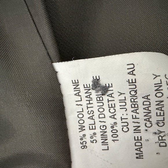 Holt Renfrew Long Blazer. Size 6 - Picture 3 of 9